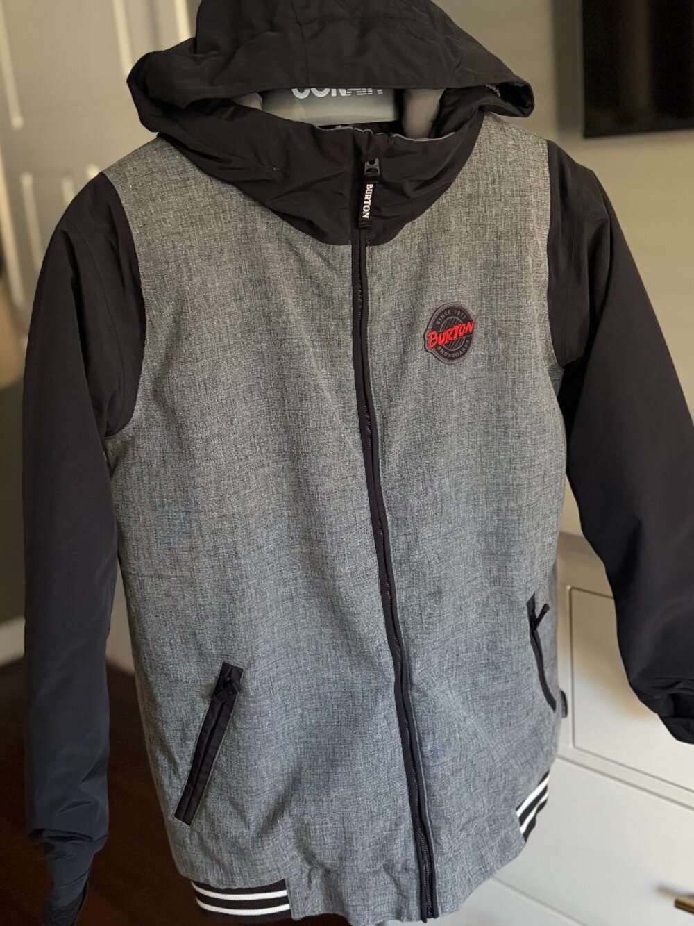 Burton Boys’ Hooded Ski Snowboard Jacket Grey & Black Youth XL 14/16